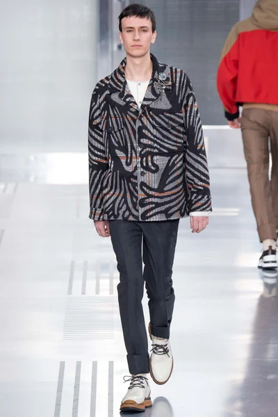 Look 19